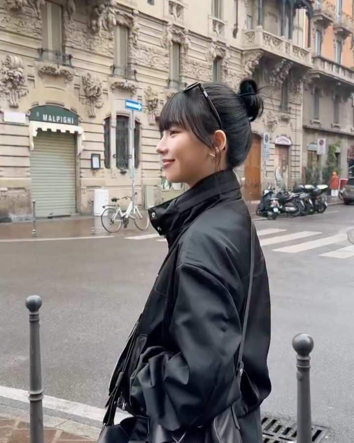 밀라노의 밤, 프라다를 입은 카리나와 변우석 — Look 9