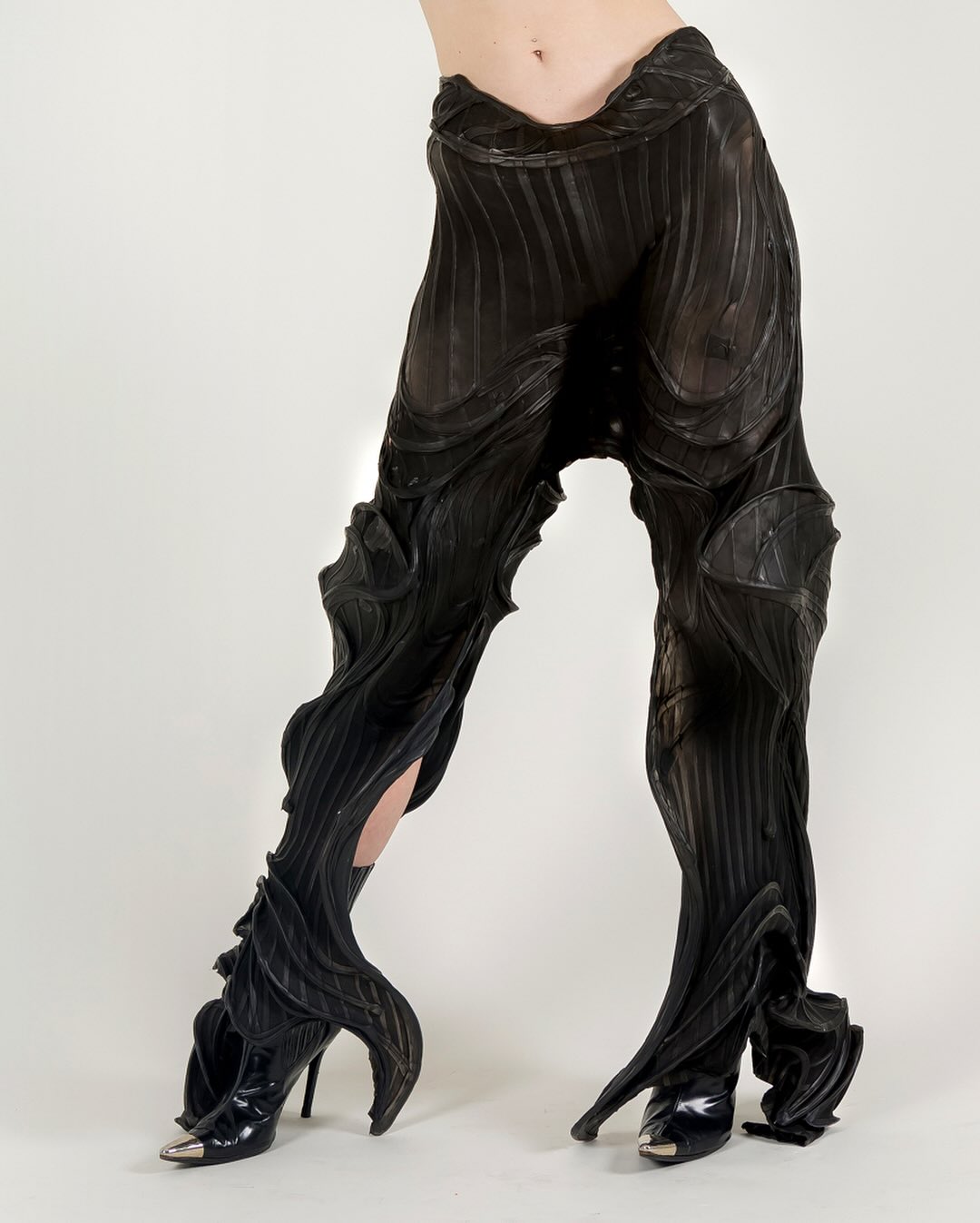 LAB, 고무 수지와 탄성 섬유로 지속가능성을 조각하다 — Look 2