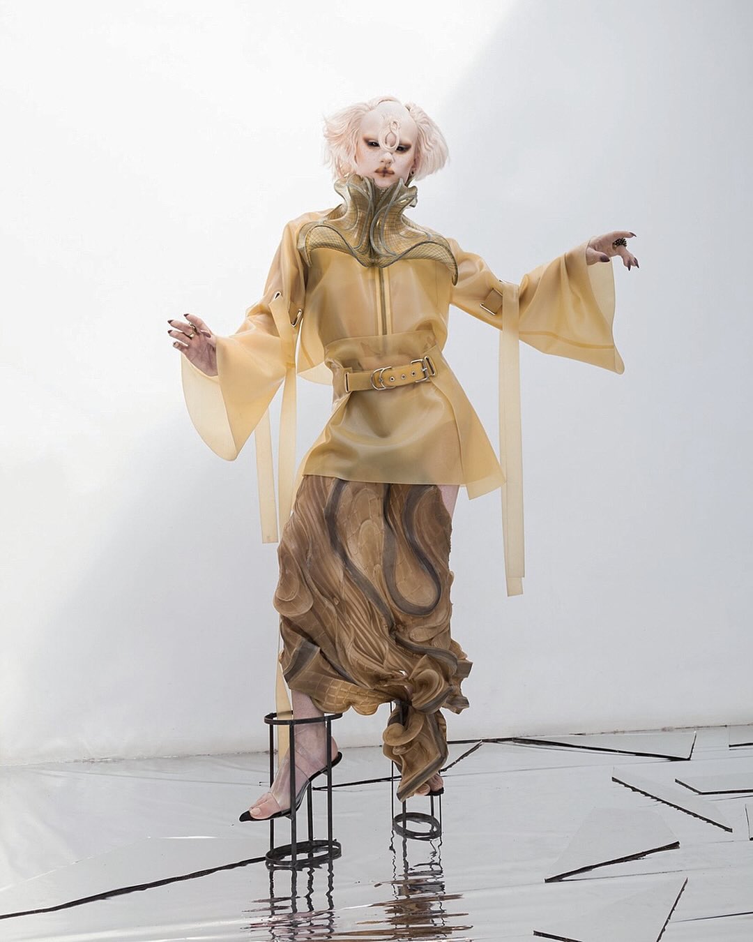 LAB, 고무 수지와 탄성 섬유로 지속가능성을 조각하다 — Look 3