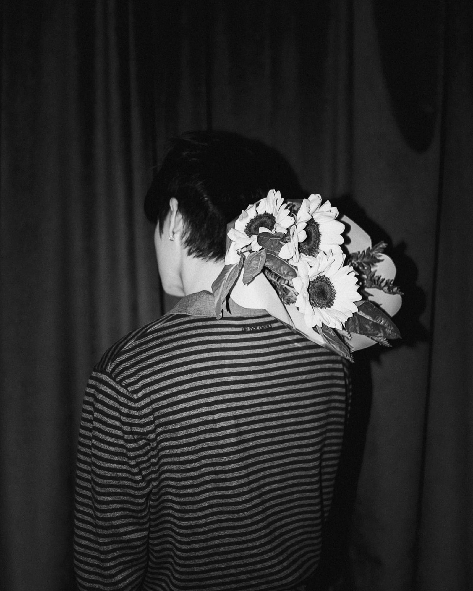 정국의 렌즈로 본 뷔, 애착모델의 귀환 — bts, Look 8