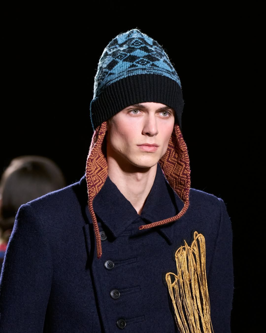 드리스 반 노튼 FW26, 익숙함을 품고 떠나는 새로운 시작 — Look 3