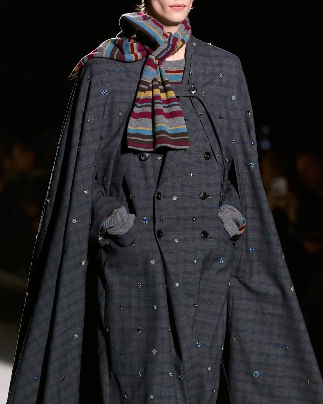 드리스 반 노튼 FW26, 익숙함을 품고 떠나는 새로운 시작 — Look 8