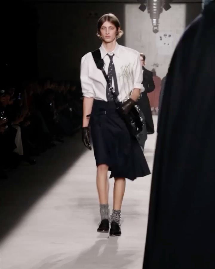 드리스 반 노튼 FW26, 익숙함을 품고 떠나는 새로운 시작 — Look 10