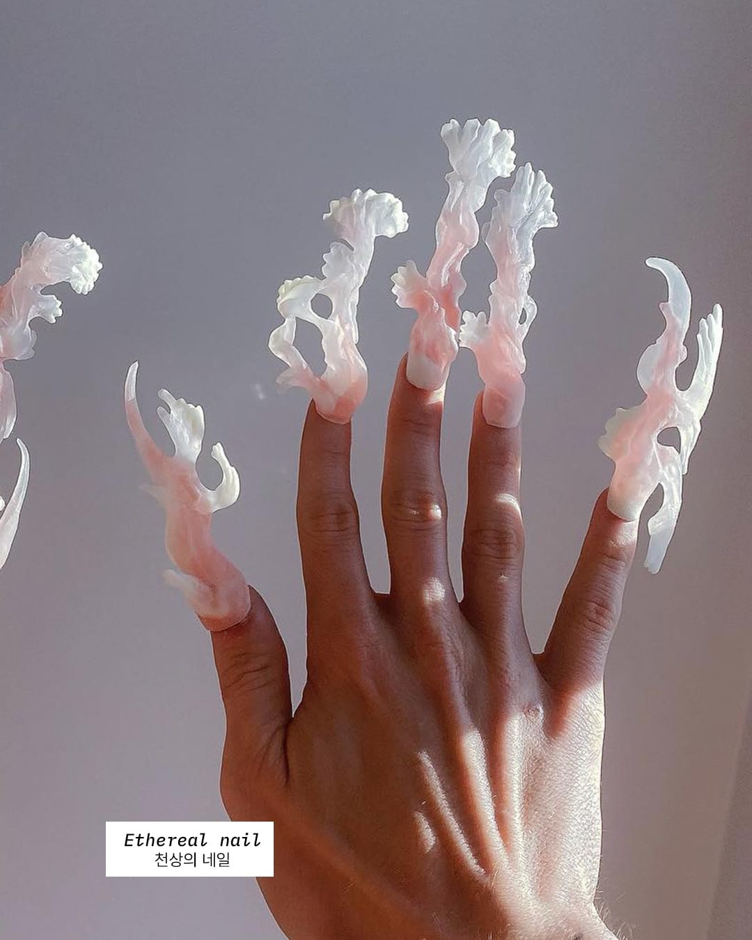 손톱의 형태 자체를 새로 빚는 네일 아티스트 — nail art, Look 3