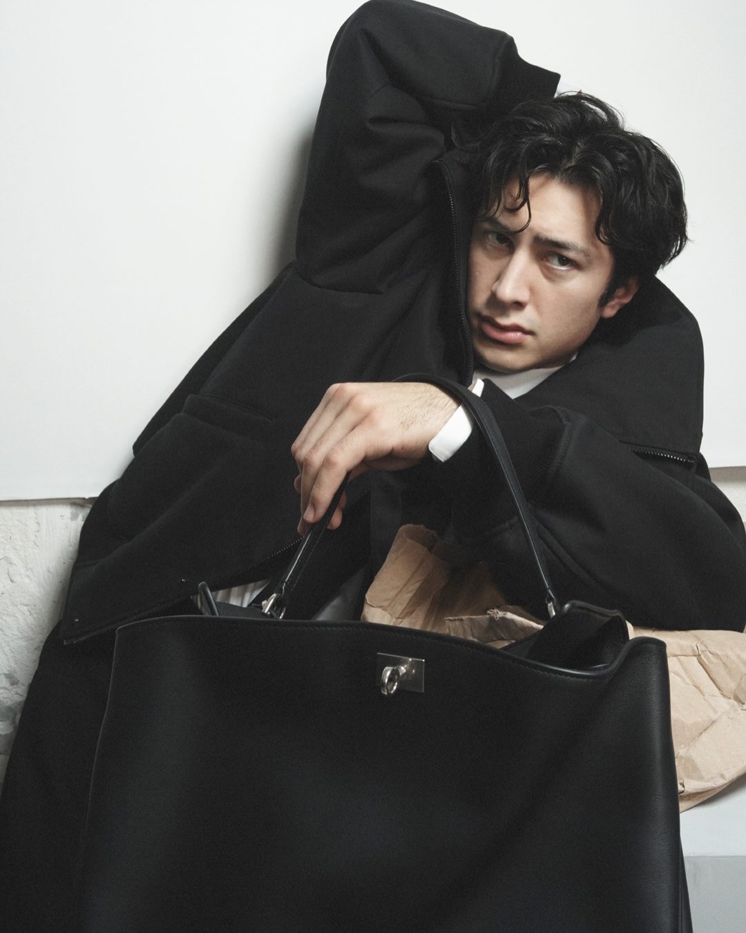 발렌시아가, 11인의 뮤즈를 한 번에 공개하다 — Look 6