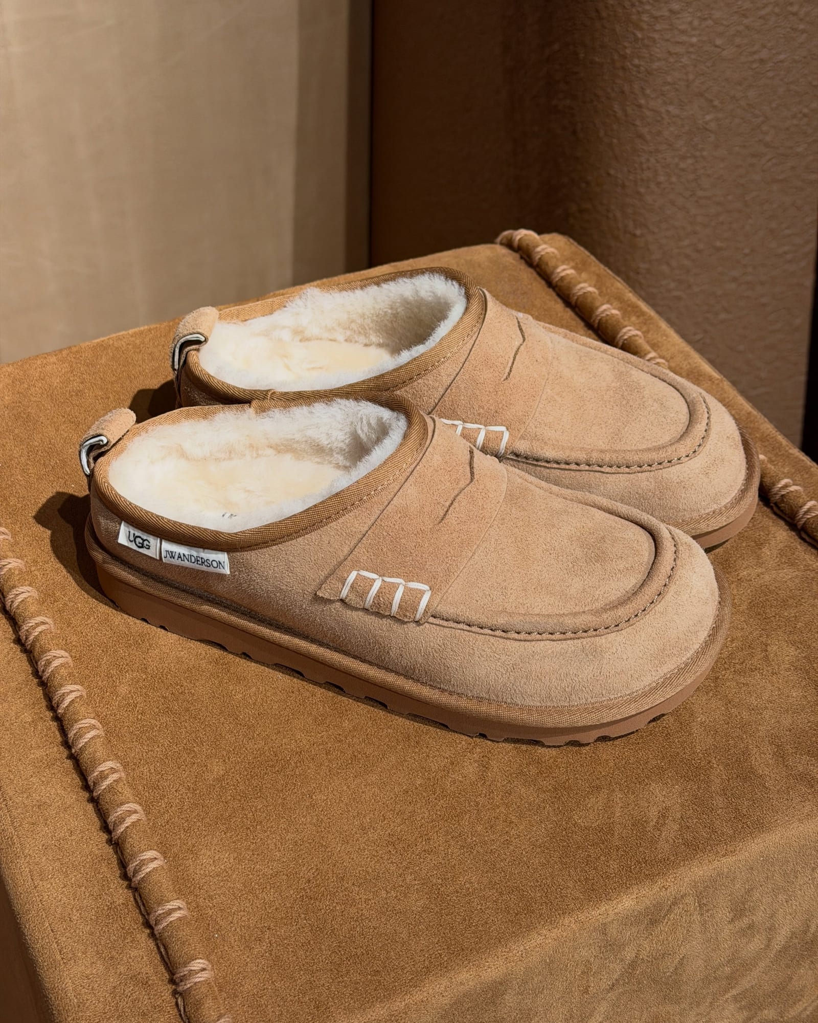 어그와 JW 앤더슨이 만들어낸 첫 번째 놀라움 — ugg, Look 7