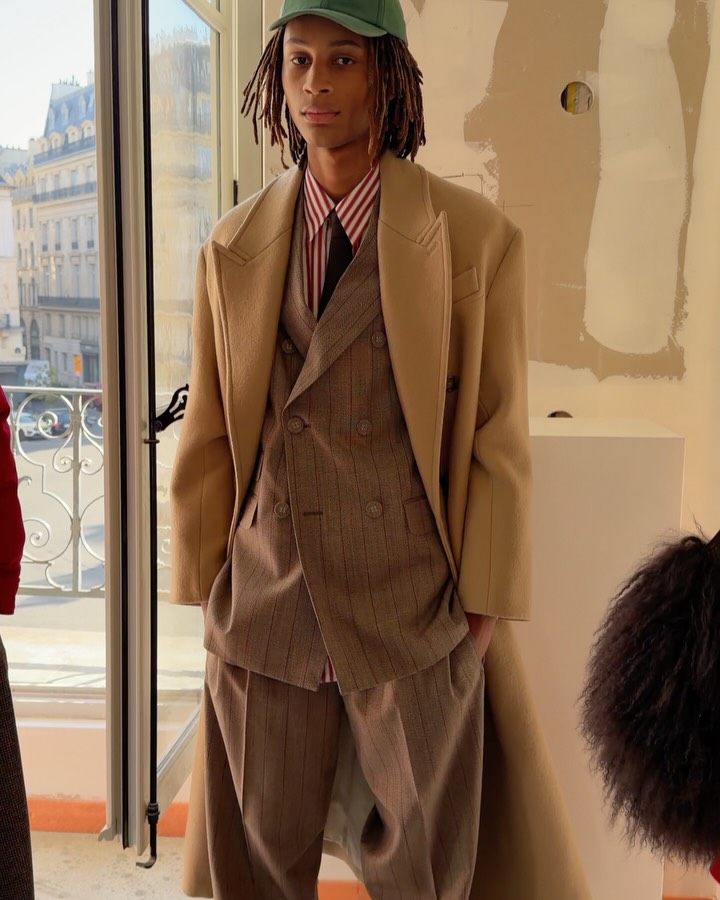 아미 파리 FW26, 파리지앵 감성을 담은 일상의 우아함 — Look 8