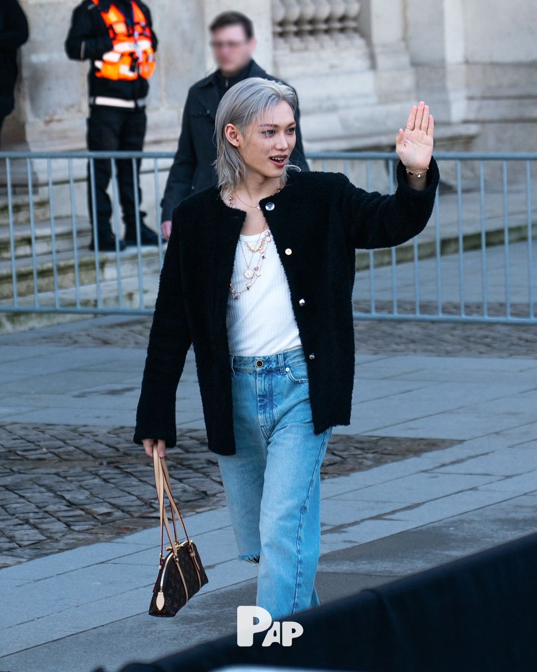 루이 비통 앰버서더 펠릭스, 파리서 포착 — Look 3