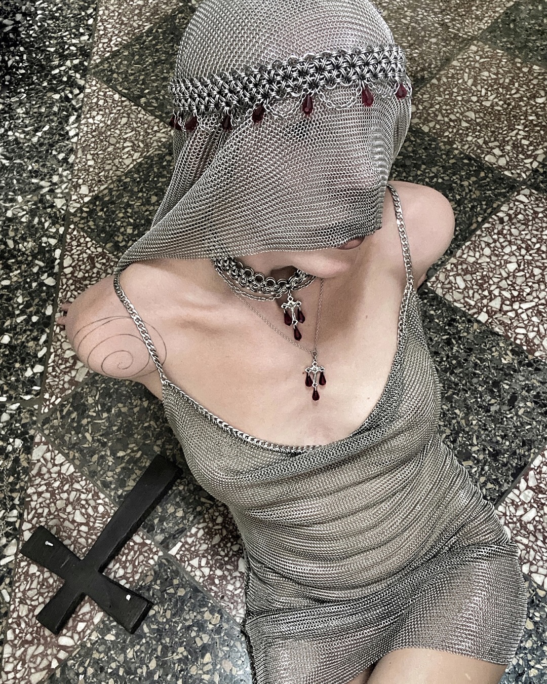 갑옷을 입은 쿠튀르, Frances O의 중세 리인터프리테이션 — Look 2
