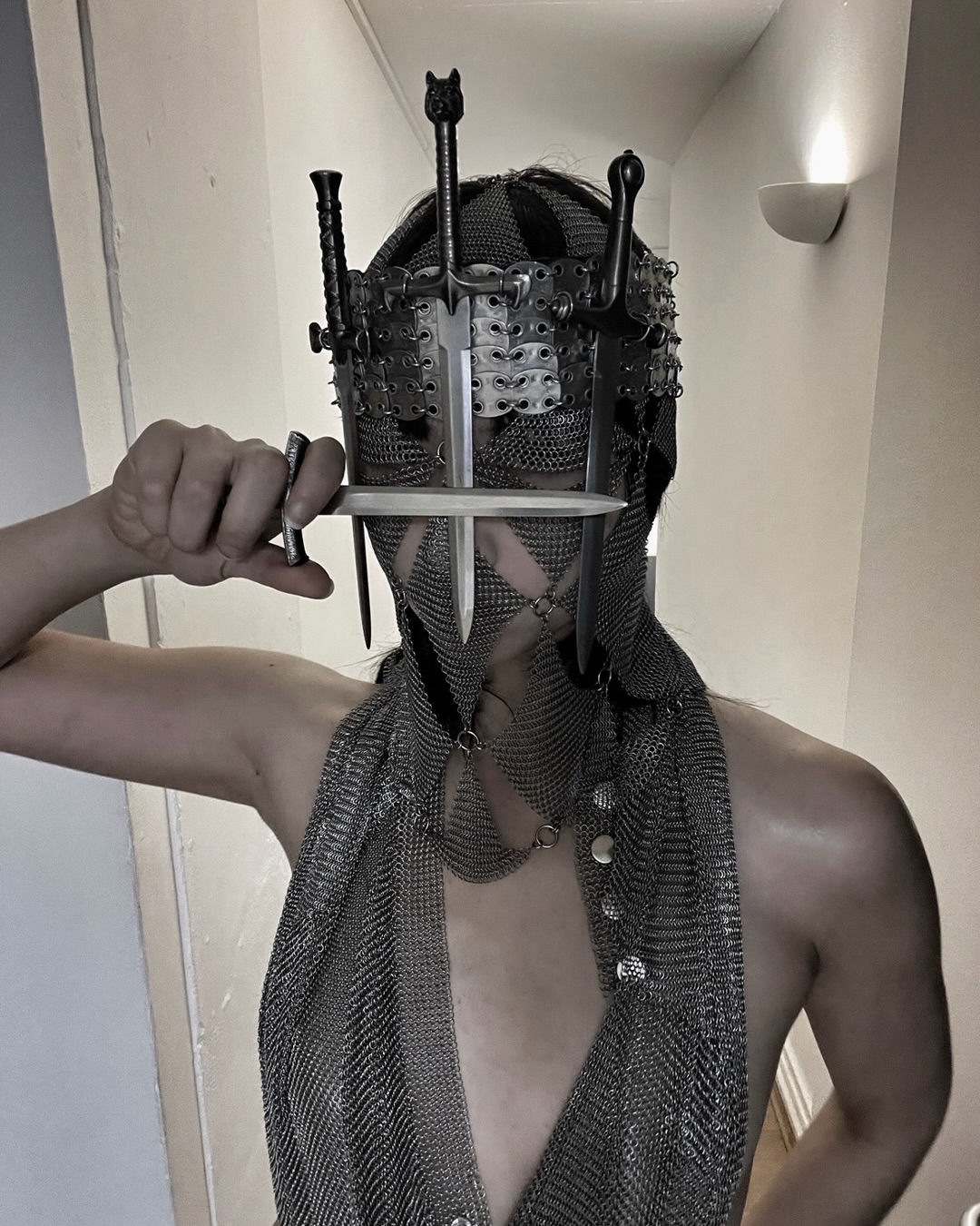 갑옷을 입은 쿠튀르, Frances O의 중세 리인터프리테이션 — Look 8