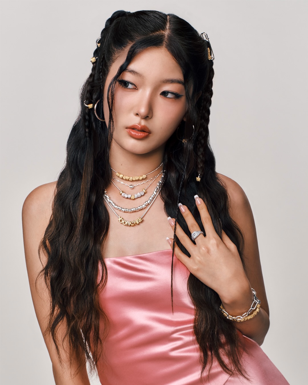 캣츠아이 X 판도라, '미니 참' 컬렉션으로 개인화 주얼리 제안 — Look 7