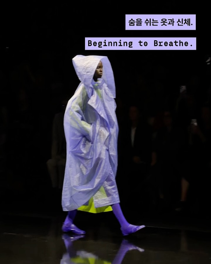 옷과 몸 사이, 공기가 만드는 이세이 미야케의 실루엣 — issey miyake, Look 4