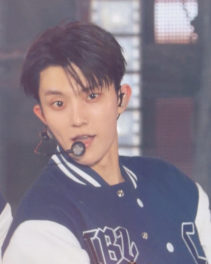 더보이즈, 데뷔 이후 모든 시간이 교차하는 무대 — Look 5