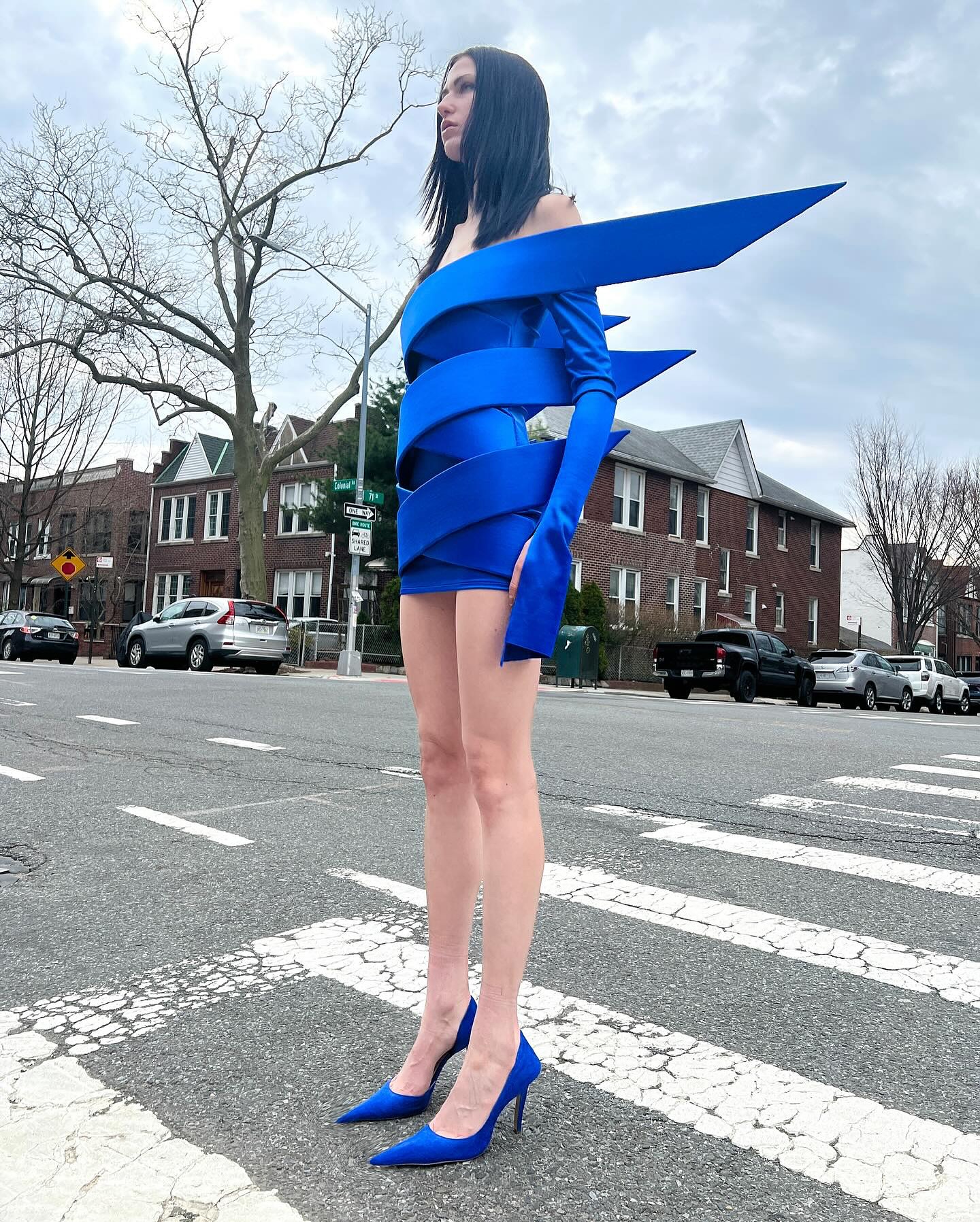 움직임이 만든 조각, 퀸 리의 '키네틱 캔버스' — Look 2