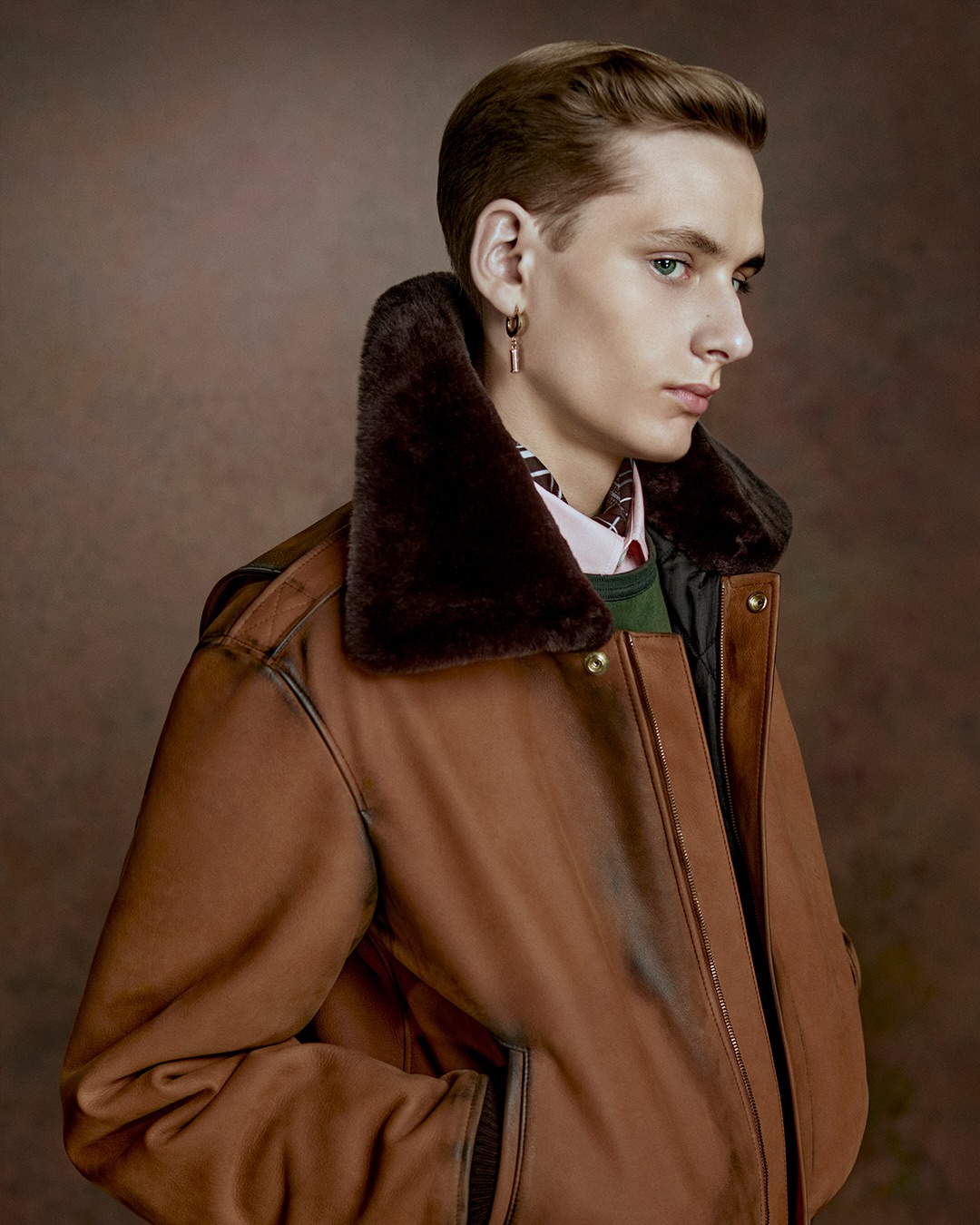 아크네 스튜디오 FW26, 30년 헤리티지를 담은 데님과 레더의 재정의 — Look 6