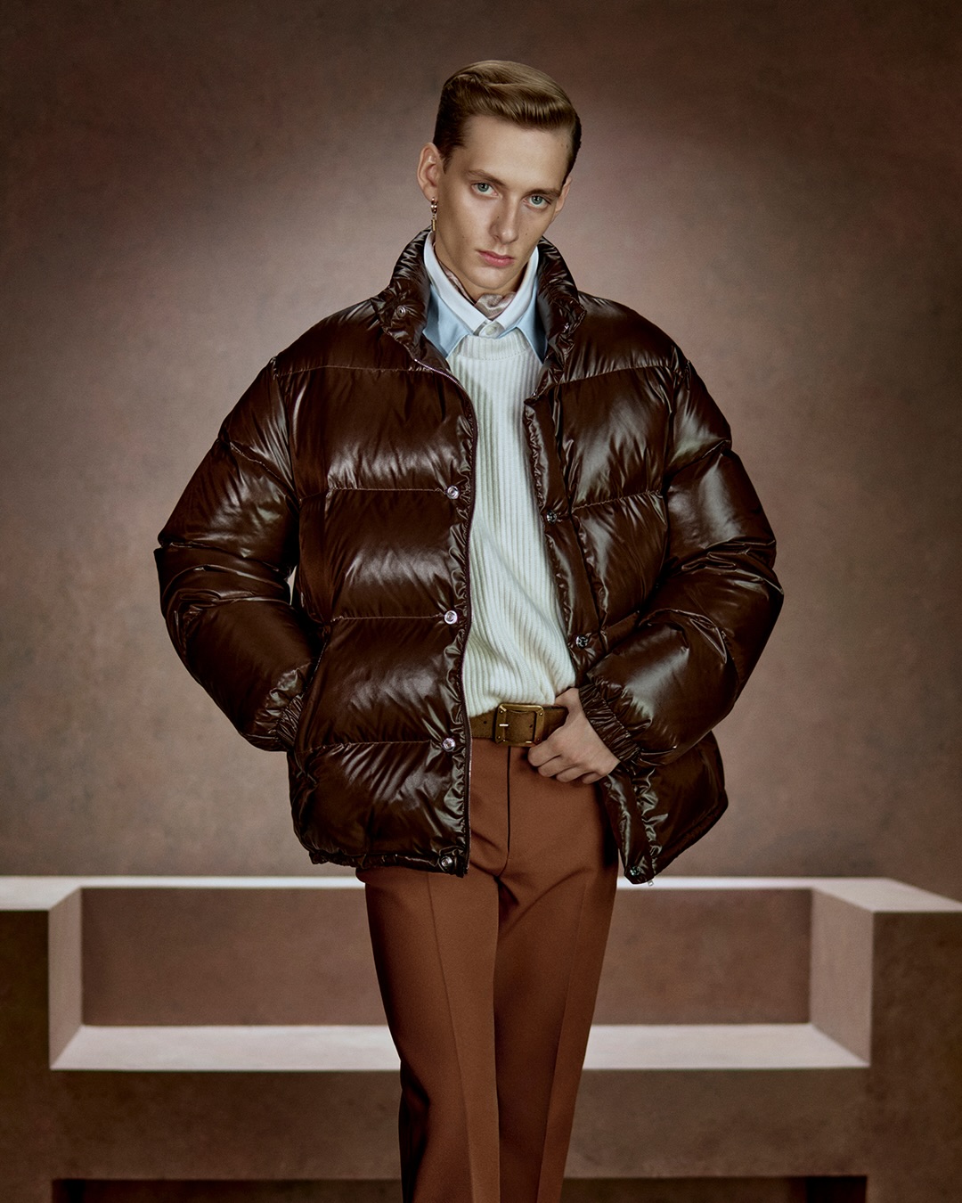 아크네 스튜디오 FW26, 30년 헤리티지를 담은 데님과 레더의 재정의 — Look 8