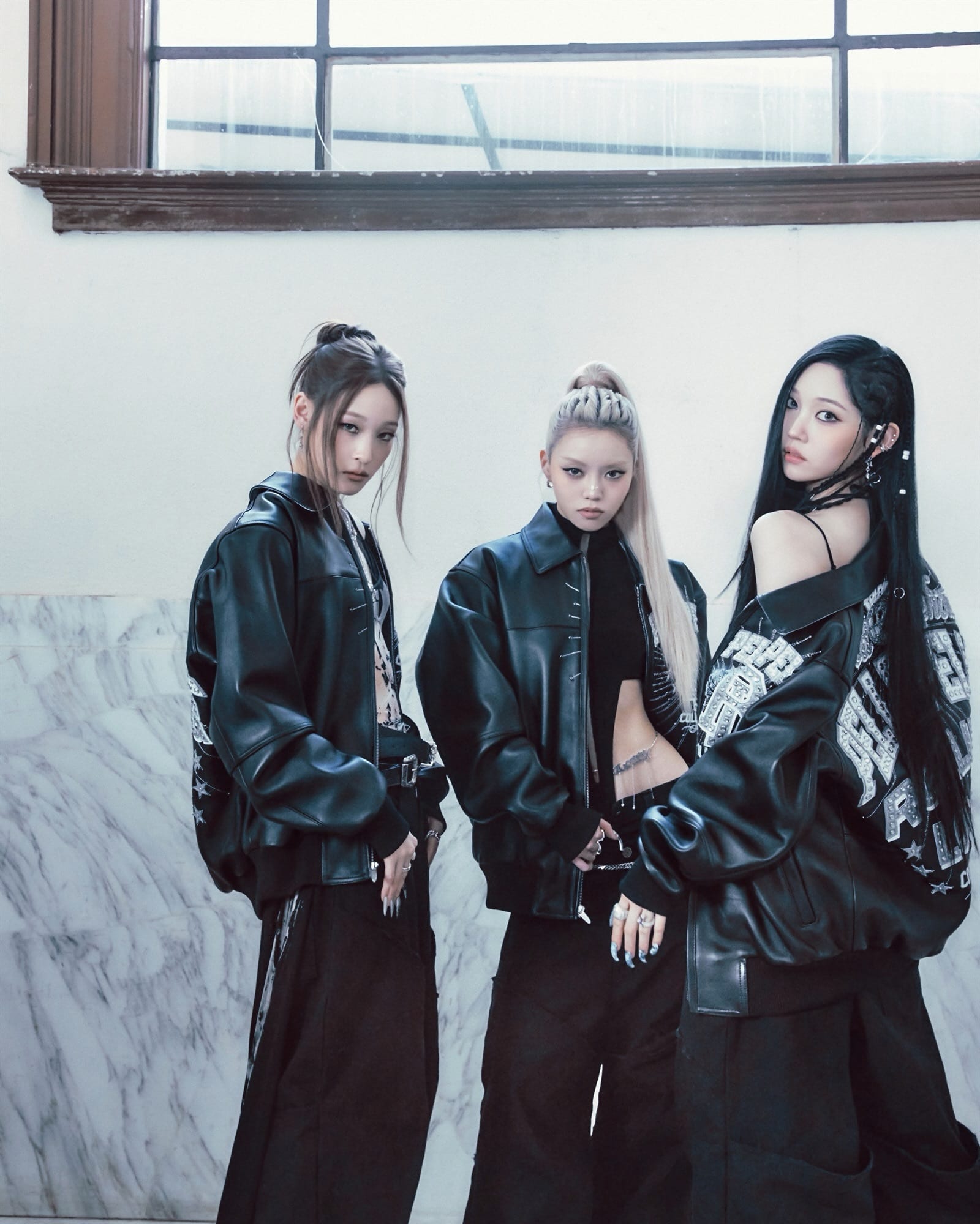 올데이 프로젝트 'CRASH', 듣고 입는다 — allday project, Look 4