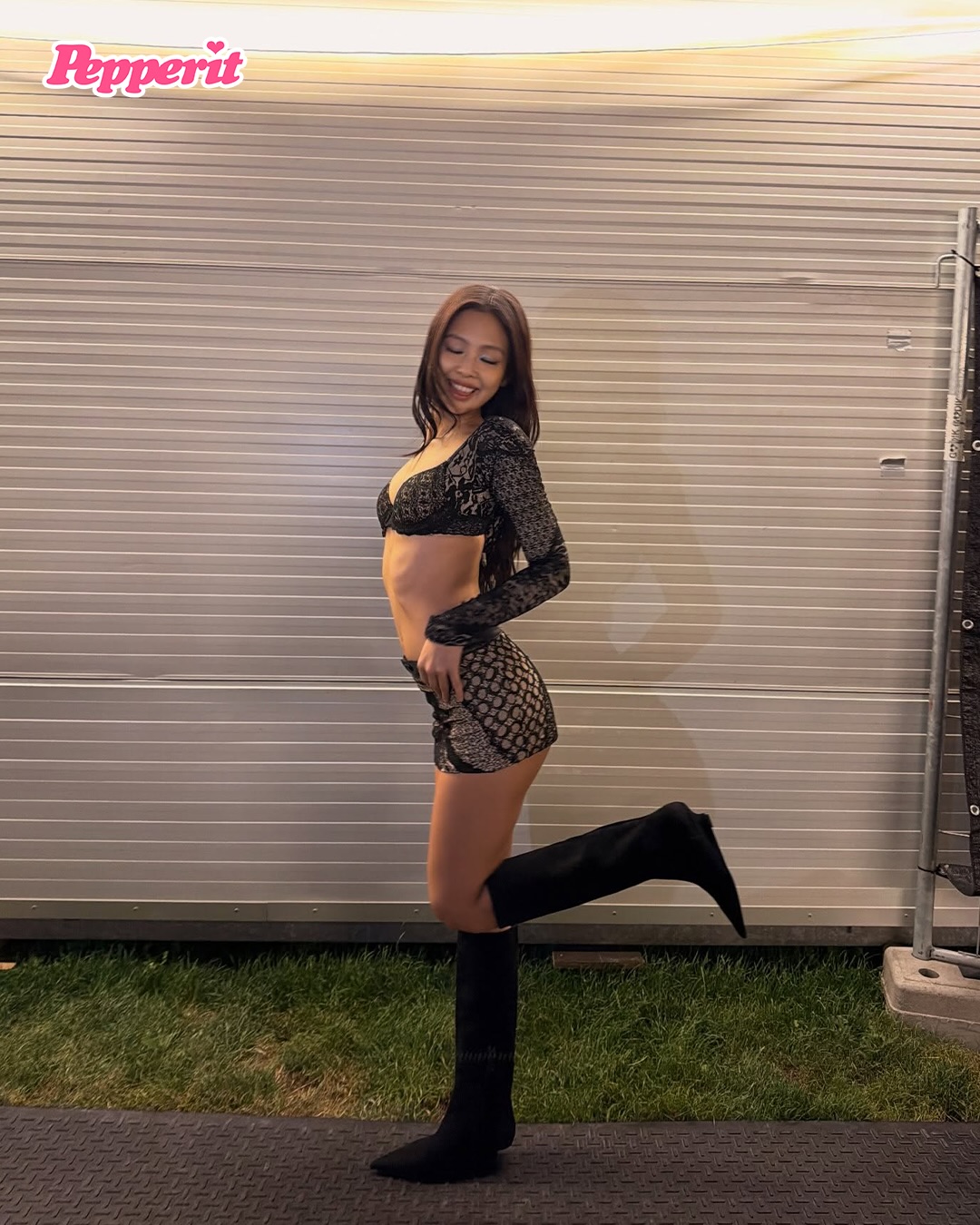 제니, 로스킬데 페스티벌 다크 페미닌 커스텀 의상