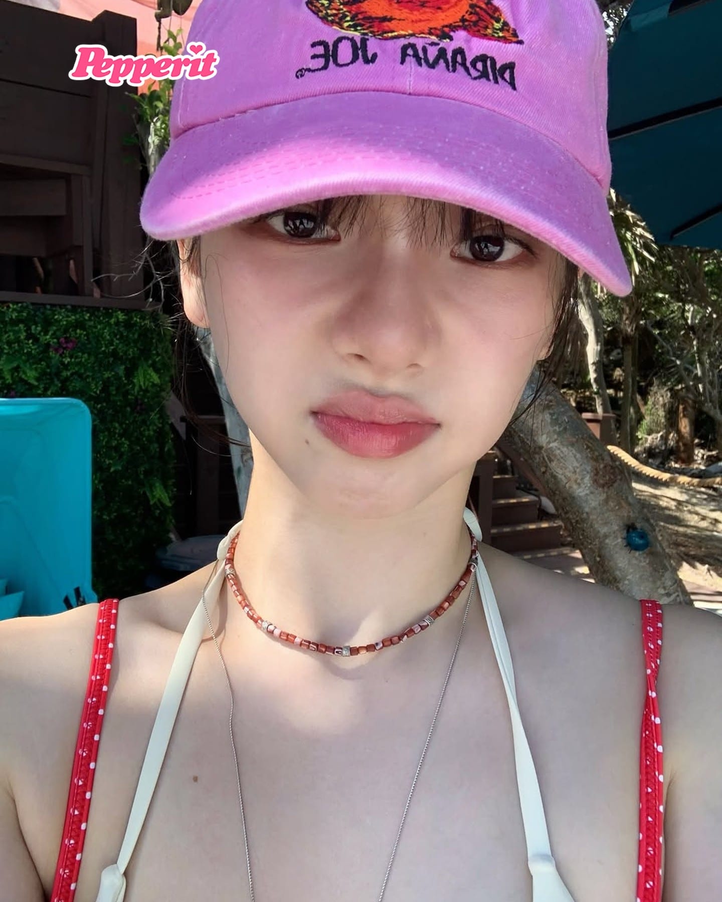 카리나, 휴가 중 아기 돼지와 찰칵 📸