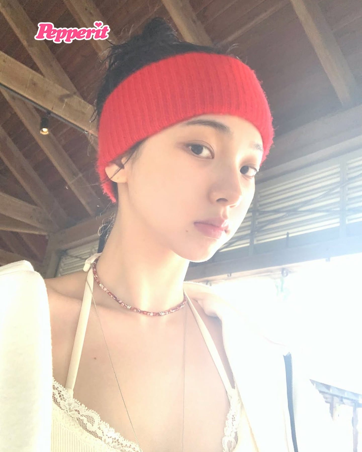카리나, 휴가 중 아기 돼지와 찰칵 📸