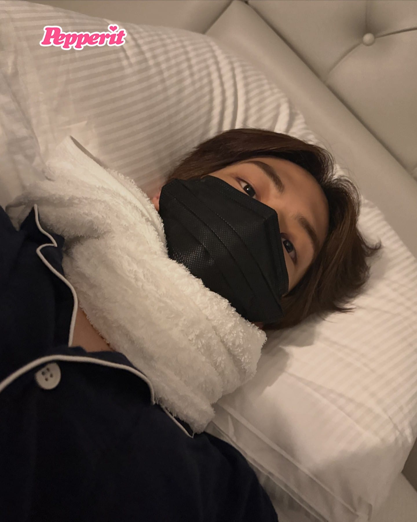 투어스 도훈, 수면안대 쓰고 찍은 새벽 셀카 '카페인 때문에 잠이 안 와'
