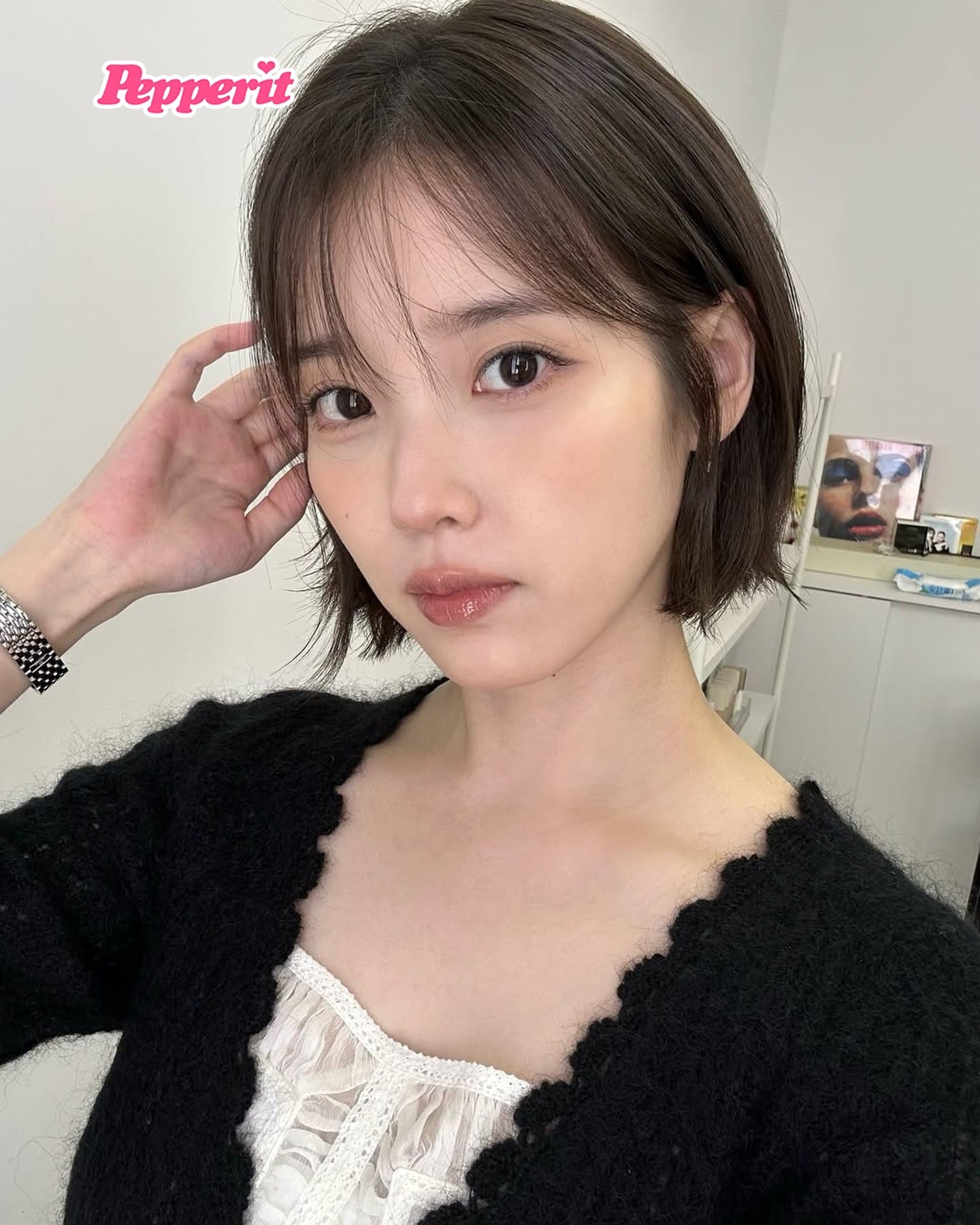 아이유, 단발과 장발 오가는 일상 사진 연달아 공개