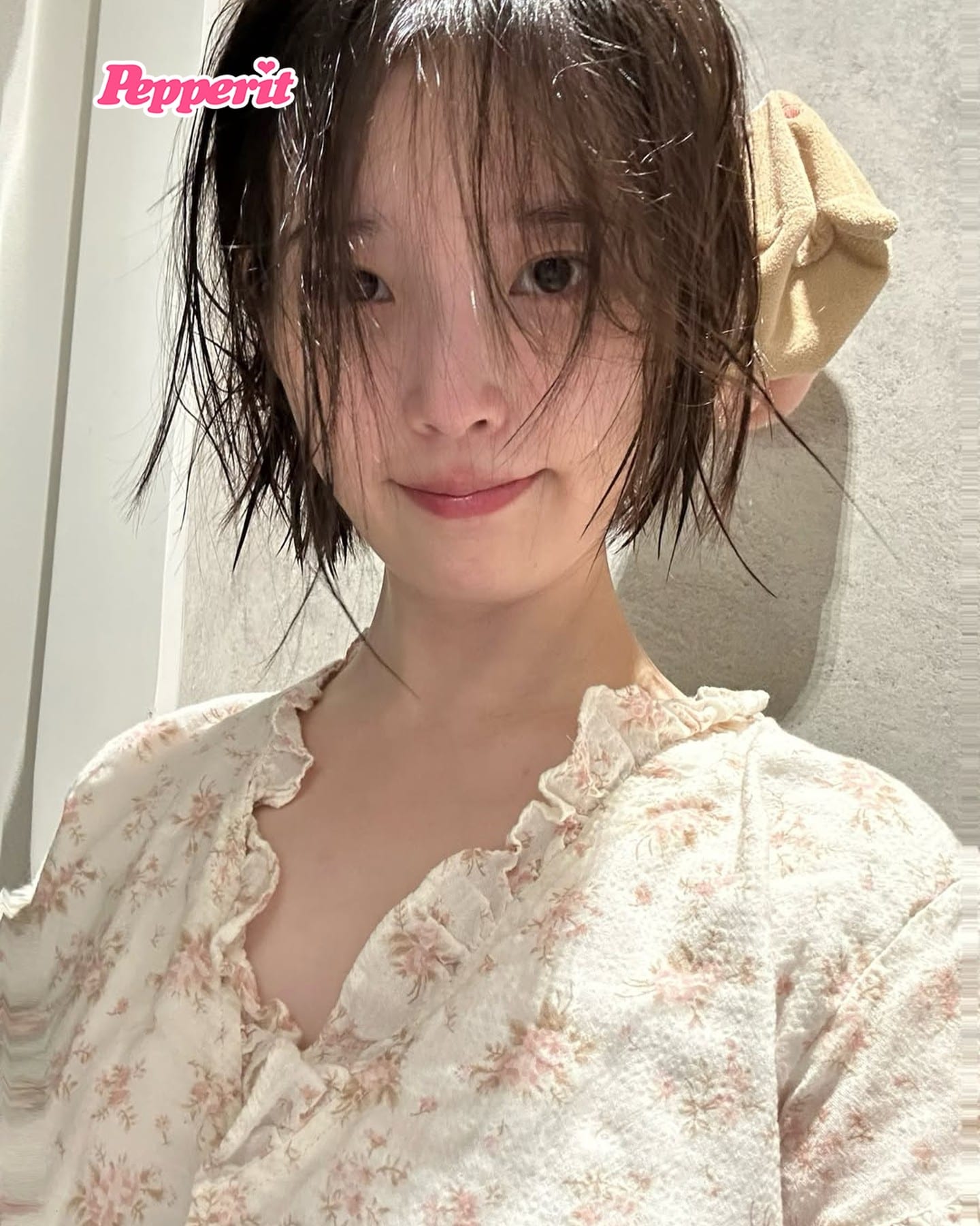 아이유, 단발과 장발 오가는 일상 사진 연달아 공개