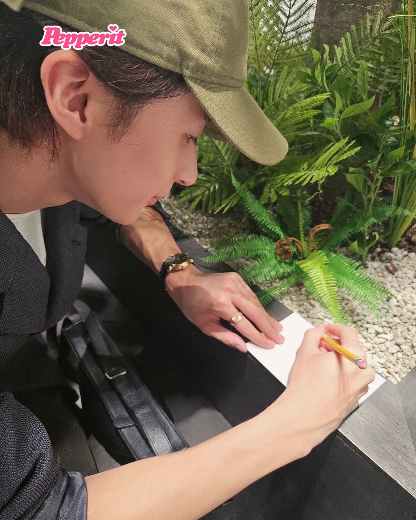 앤톤, 휴식 중 담은 데일리 컷 공개