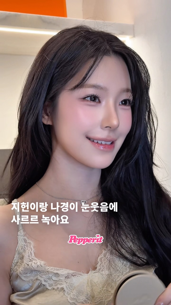 프로미스나인 백지헌·이나경, 눈웃음만으로 현장 녹인 순간