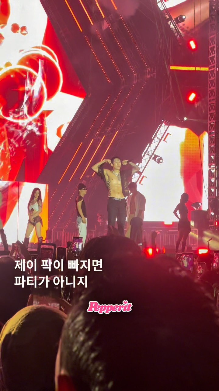 박재범, 워터밤 둘째 날 헤드라이너 무대 장식
