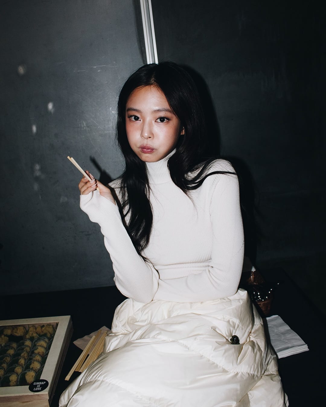 몽클레르 촬영장 속 제니가 너무 아름다워