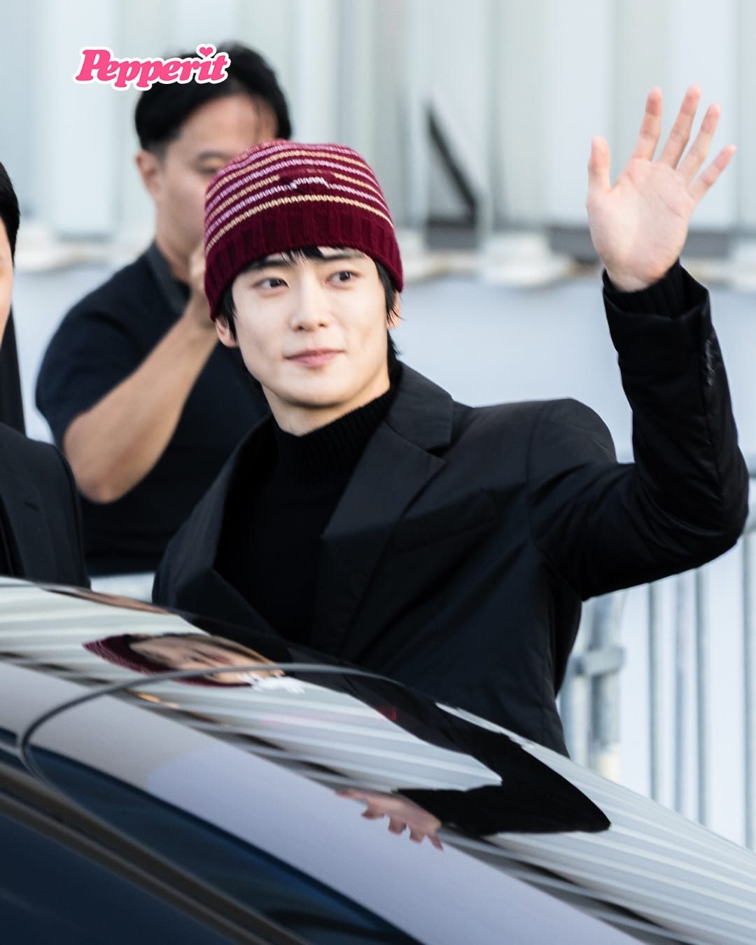 밀라노에 뜬 세 사람, 재현·사나·이도현 프라다 쇼장 접수