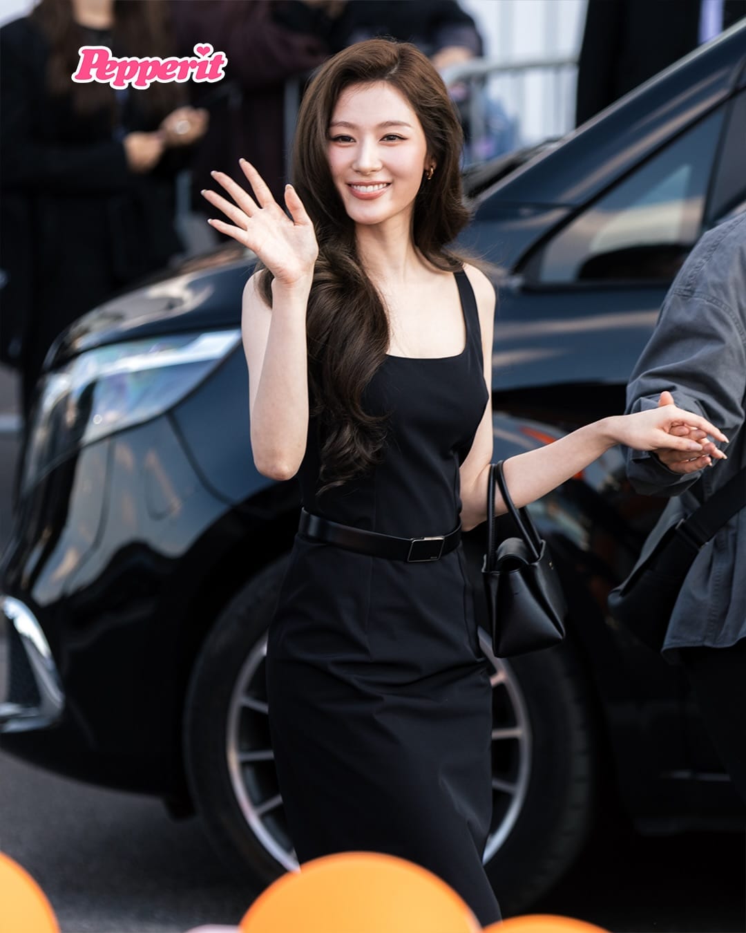 밀라노에 뜬 세 사람, 재현·사나·이도현 프라다 쇼장 접수