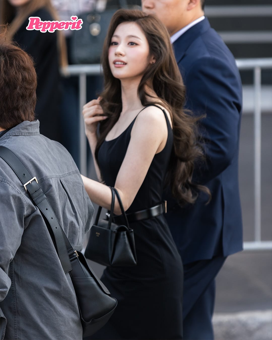 밀라노에 뜬 세 사람, 재현·사나·이도현 프라다 쇼장 접수