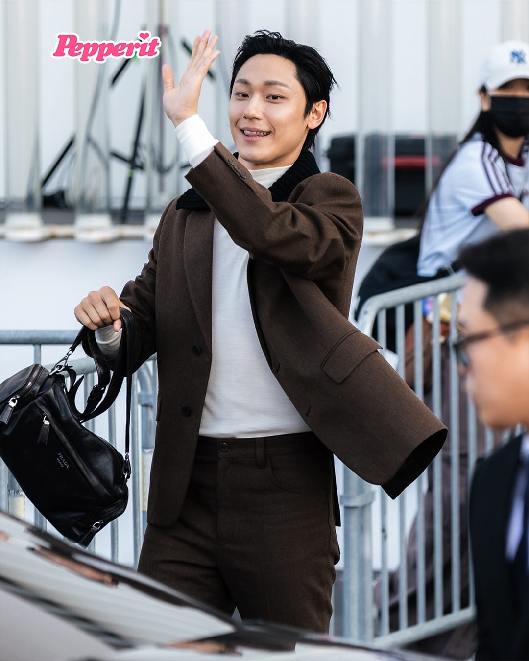 밀라노에 뜬 세 사람, 재현·사나·이도현 프라다 쇼장 접수