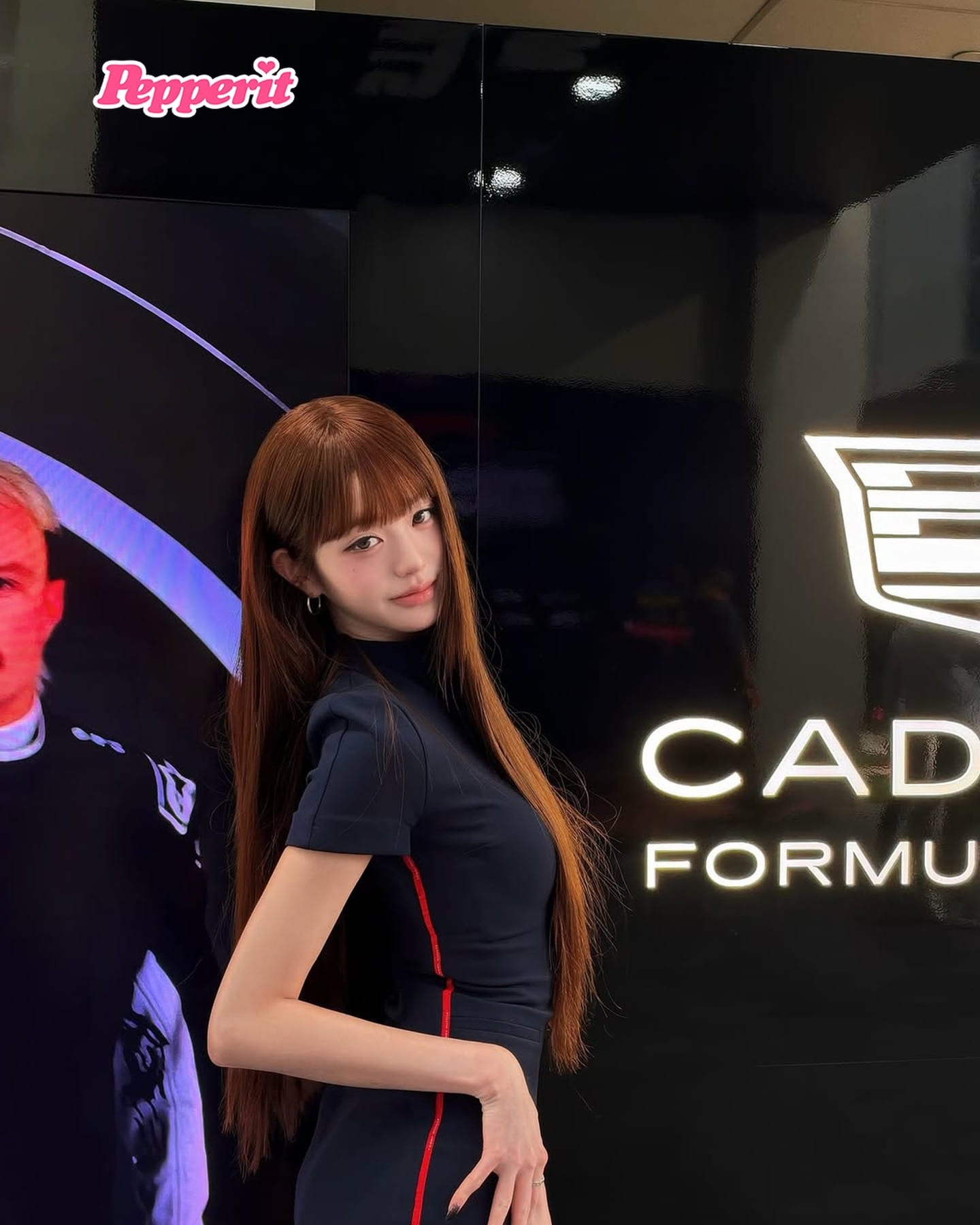 장원영, 싱가포르 F1 서킷에서 공개한 타미힐피거 룩