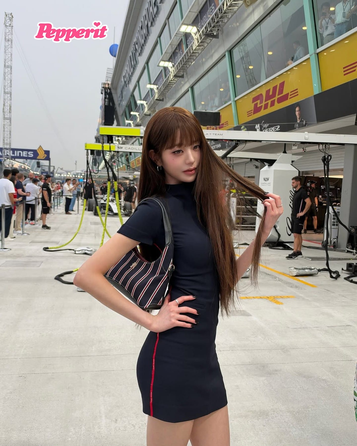 장원영, 싱가포르 F1 서킷에서 공개한 타미힐피거 룩