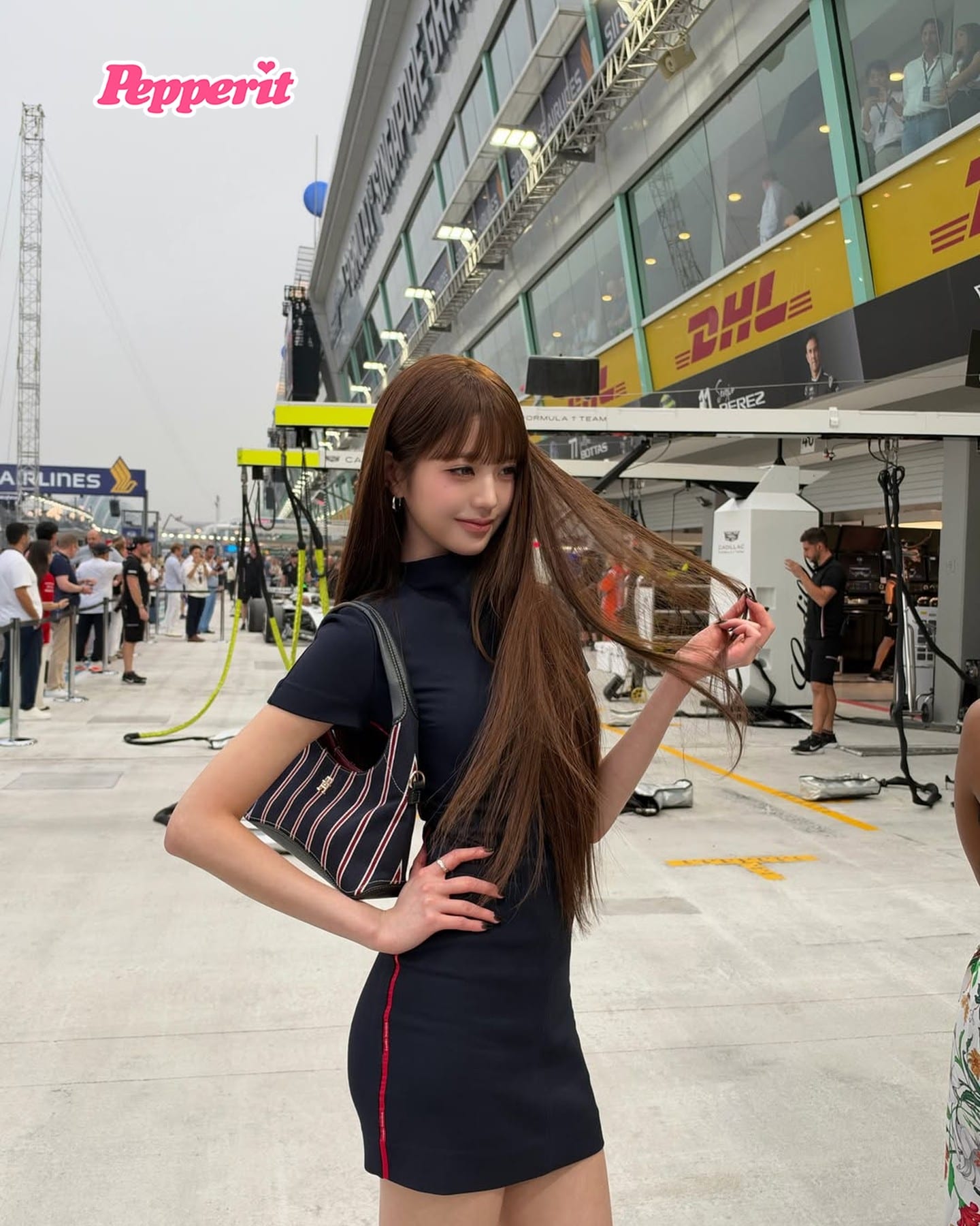 장원영, 싱가포르 F1 서킷에서 공개한 타미힐피거 룩