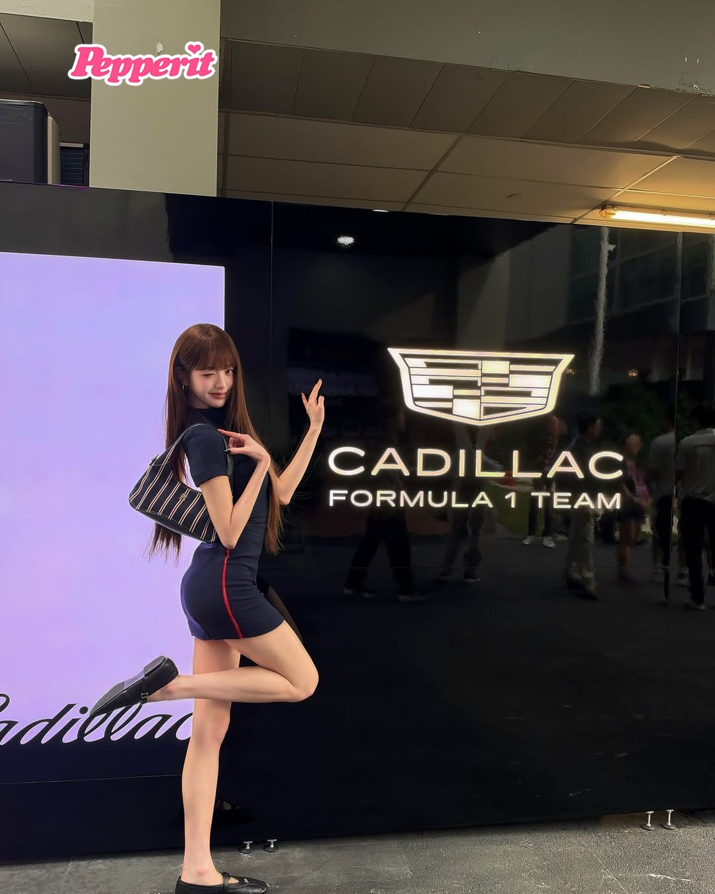 장원영, 싱가포르 F1 서킷에서 공개한 타미힐피거 룩