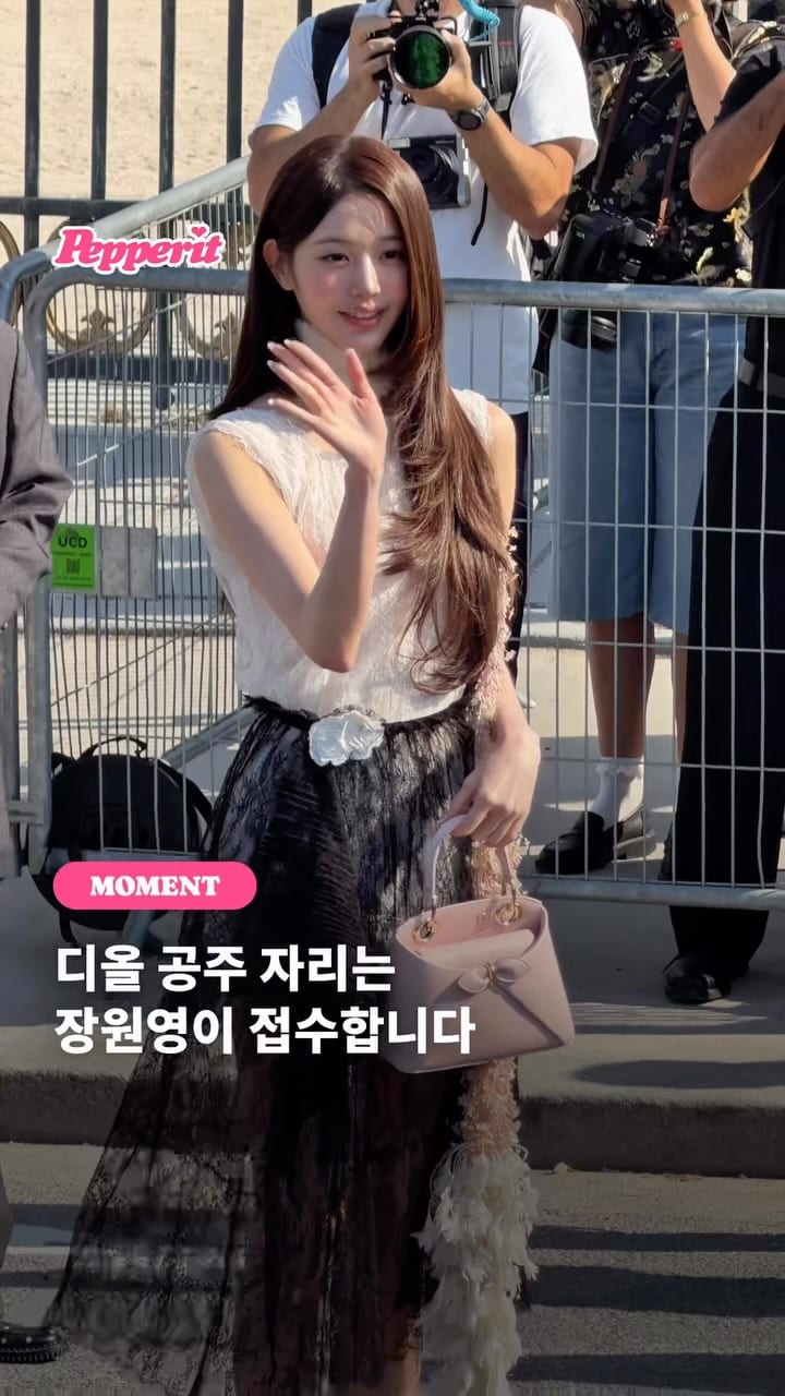 장원영, 디올 쇼 등장 '디올 공주' 등극