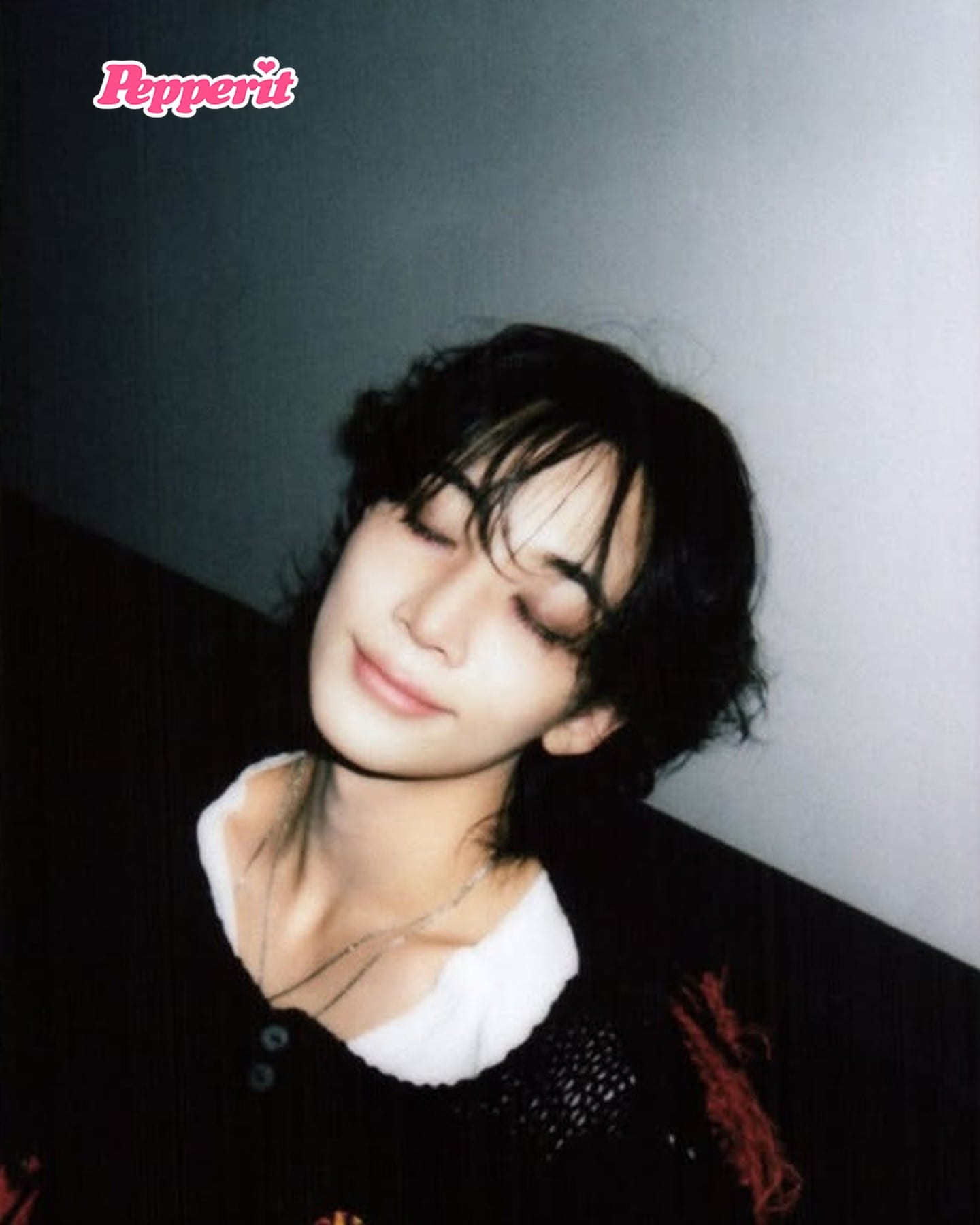 세븐틴 정한·조슈아, 필름 속 대기실 분위기 담은 비하인드 컷 공개