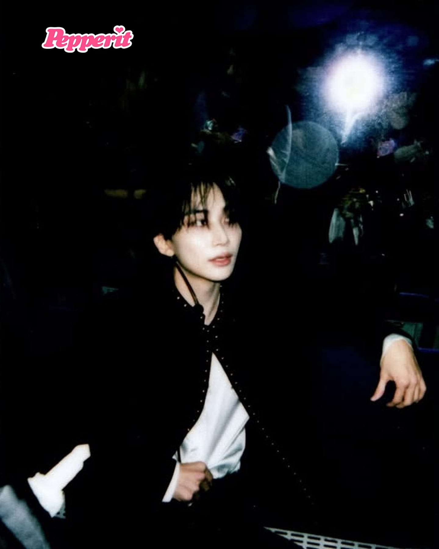 세븐틴 정한·조슈아, 필름 속 대기실 분위기 담은 비하인드 컷 공개
