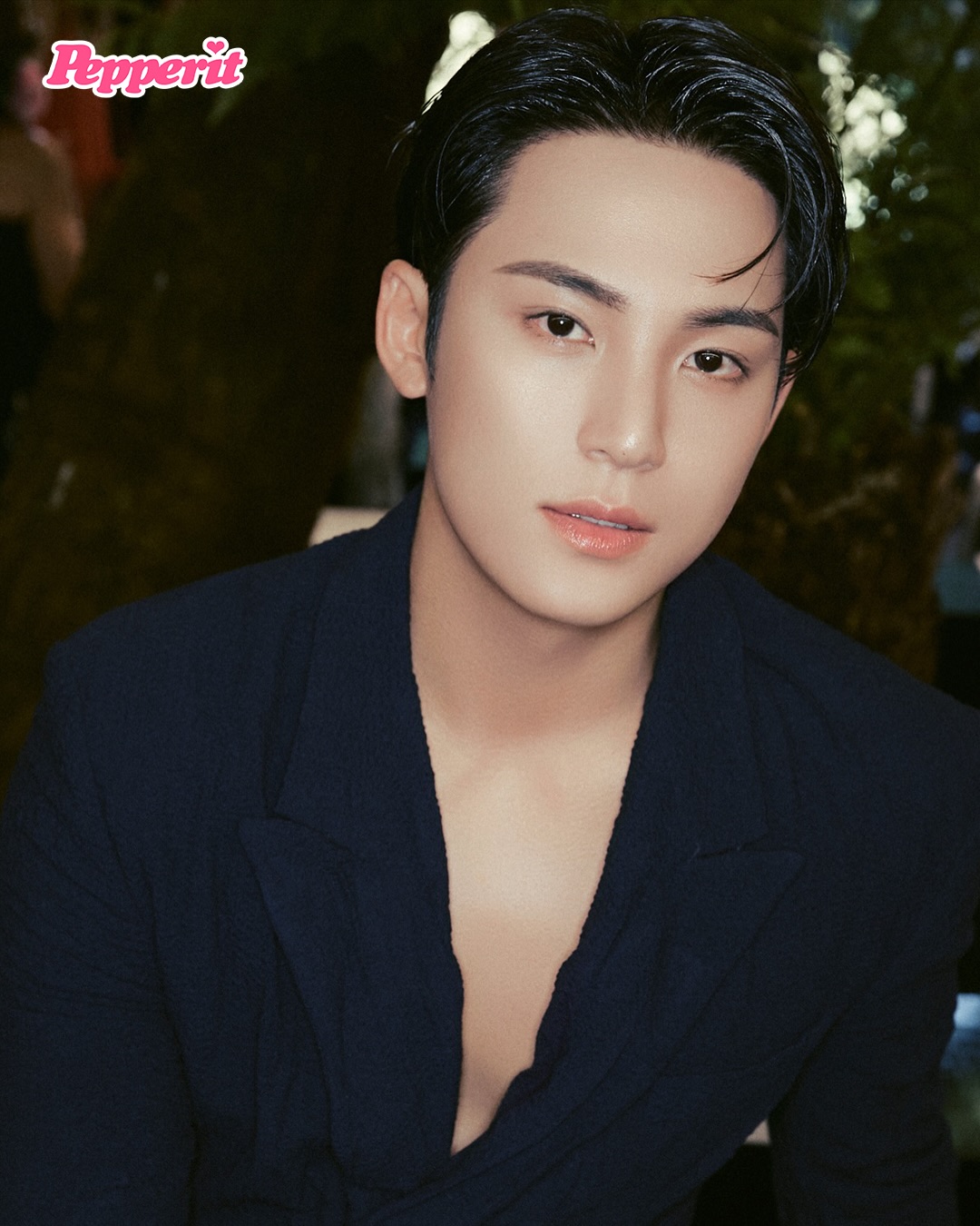 디올 쇼장 찾은 민규, 네이비 테일러링으로 완성한 왕자님 비주얼