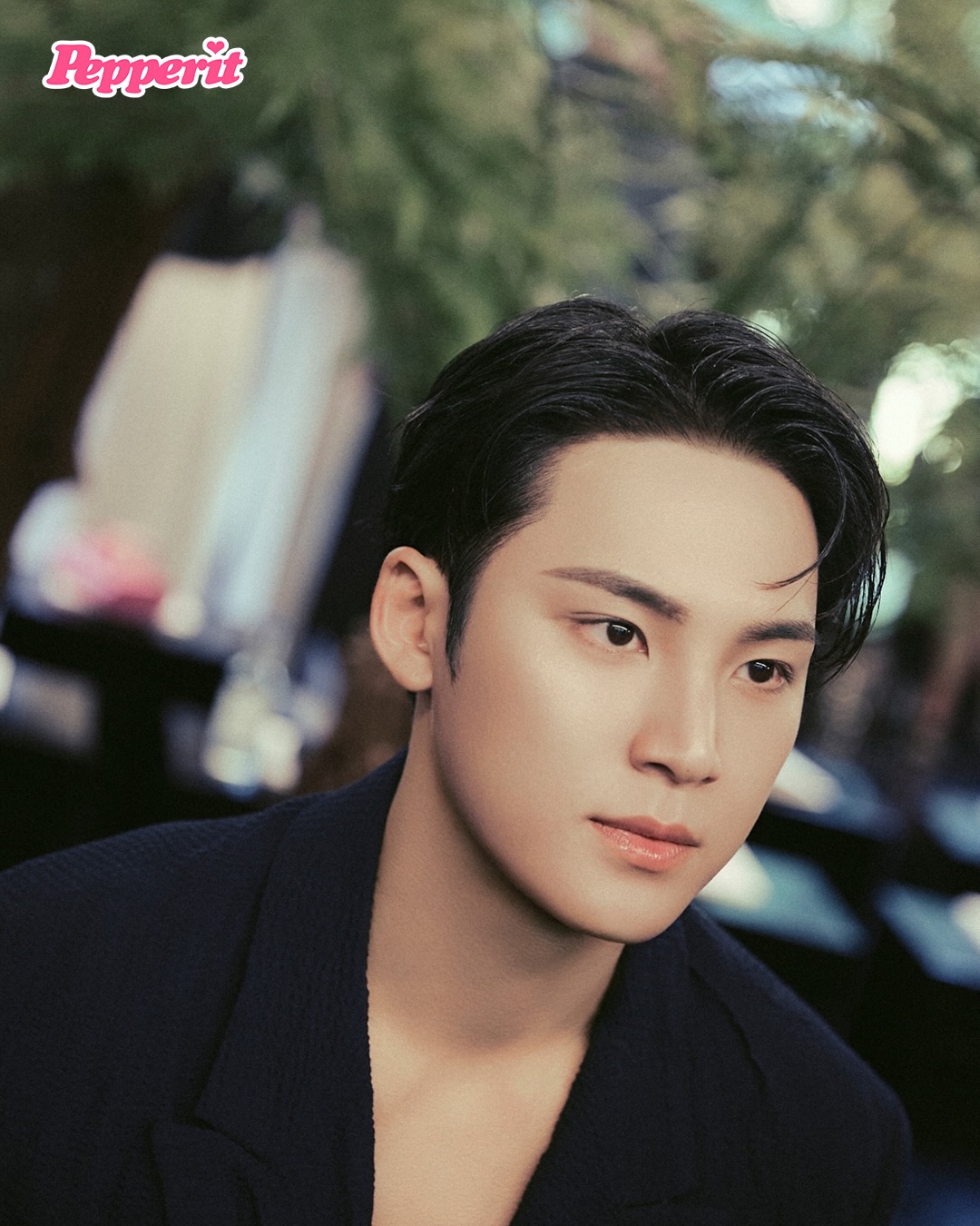 디올 쇼장 찾은 민규, 네이비 테일러링으로 완성한 왕자님 비주얼