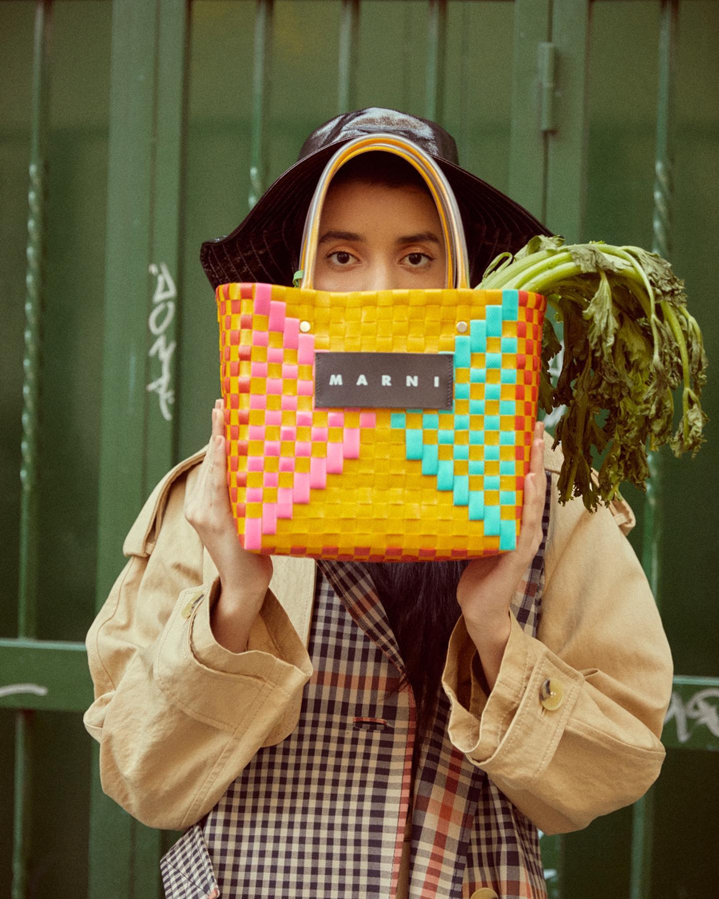 VICTORIA'S SHOPPING DAY — Look 4