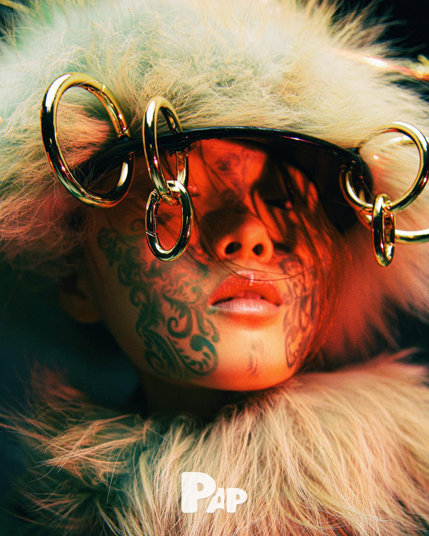 ETERNAL CARNIVAL — Look 10