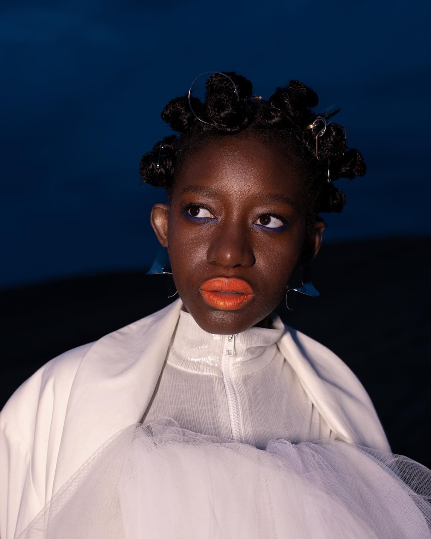 IT'S SUZANNE — Look 8