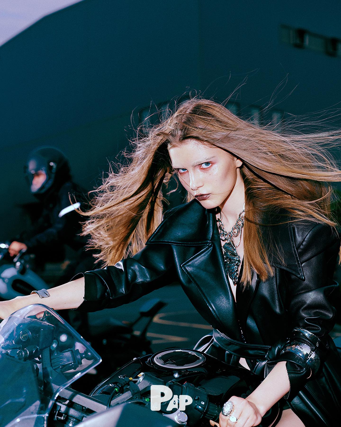 DARK ANGEL — Look 4