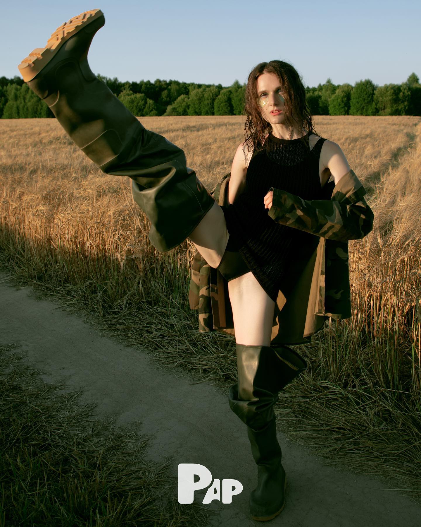 FISHER'S DAUGHTERS — Look 10