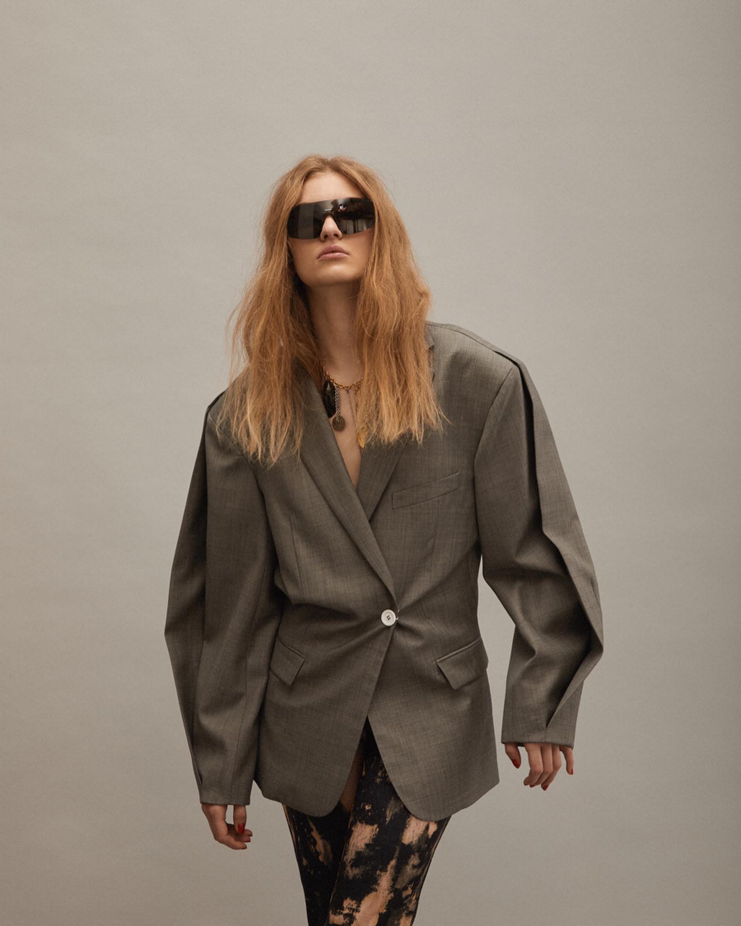 IT'S DARK OUTSIDE — Look 5